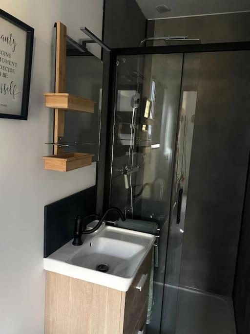 Entre Ville Et Campagne Appartement Cosy Avec Parking Et Terrasse Wood Coutiches Ngoại thất bức ảnh